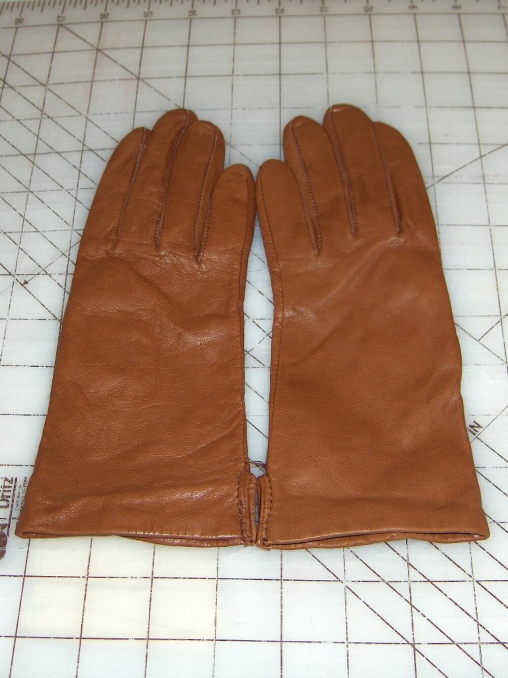 Leather gloves, Silk Lined, Fownes. 6 1/2